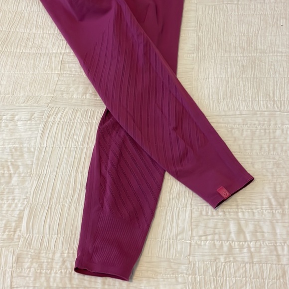 Lululemon 25” luon vent leggings - Picture 4 of 4